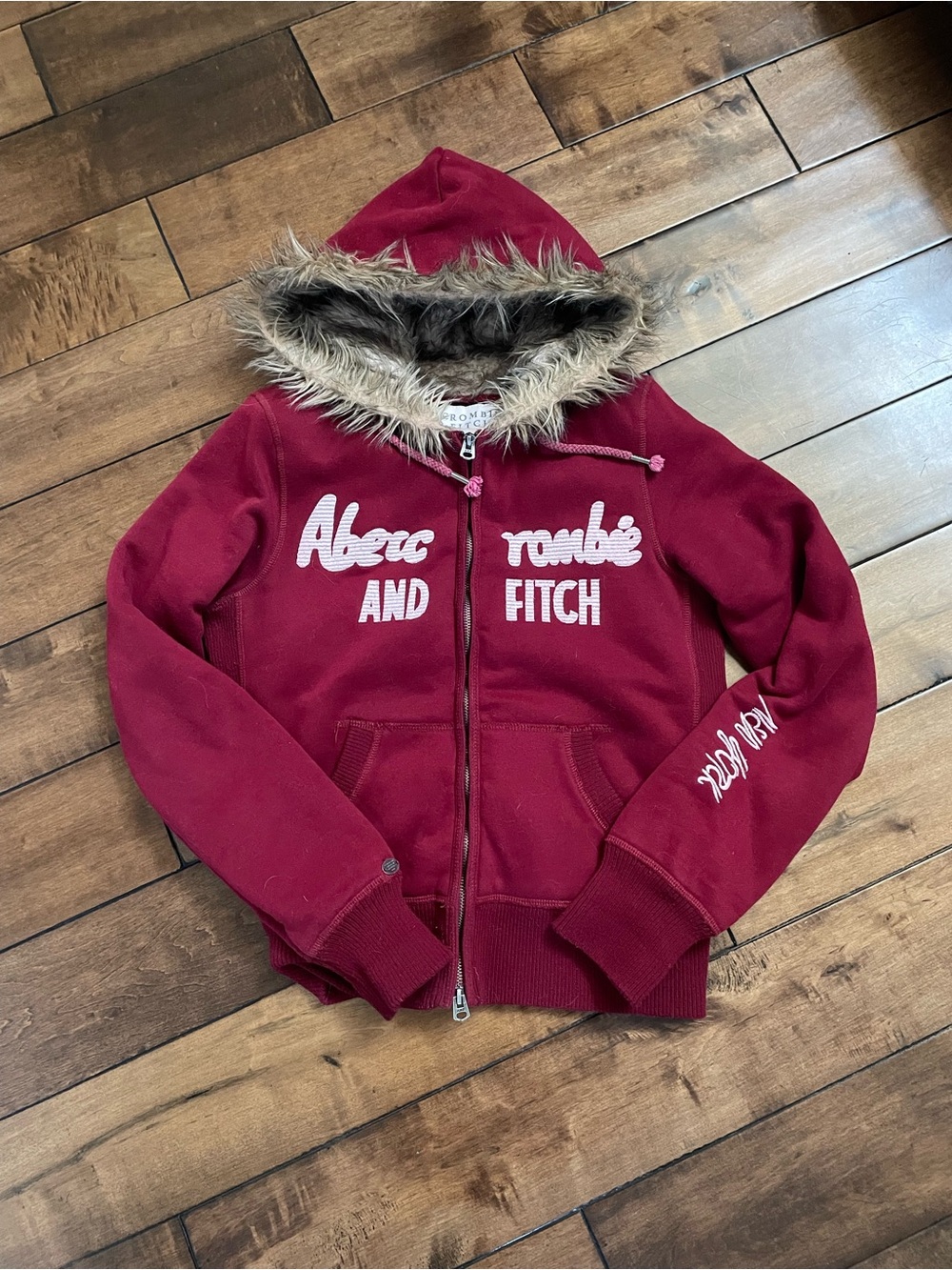 Abercrombie & Fitch Burgundy Hooded Puffer Jacket with Faux-Fur Trim Size L